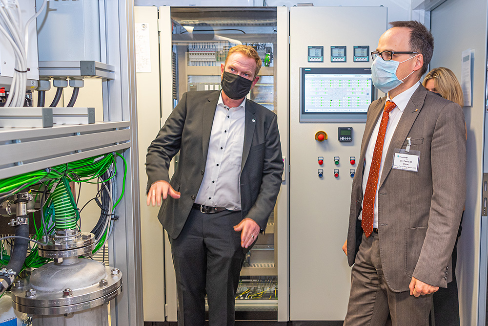 Dr. Denis Alt besucht das Fraunhofer IMM