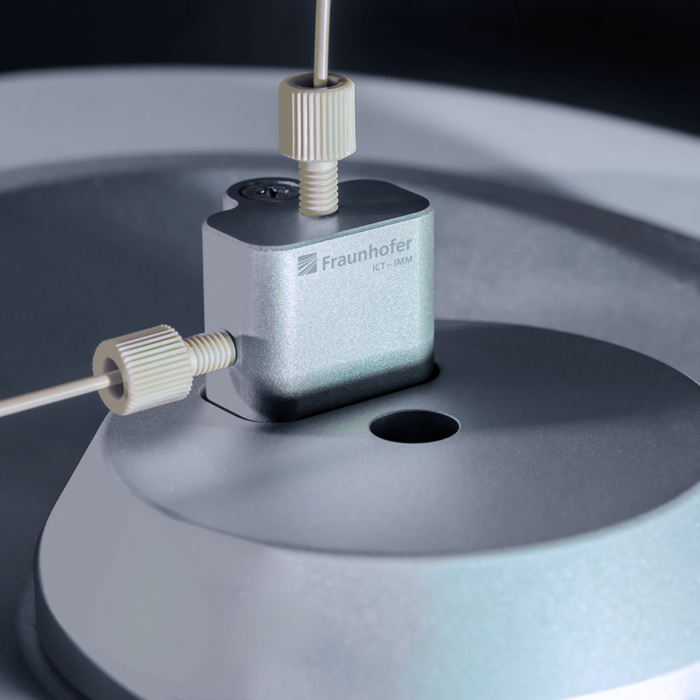 Flow cell in NMR spectrometer Flow cell in NMR spectrometer